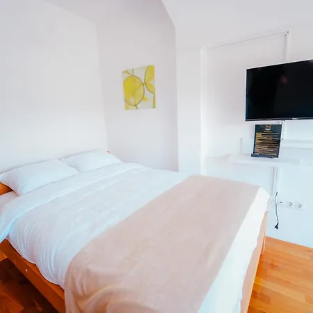 Magnus - Free Parking 3*