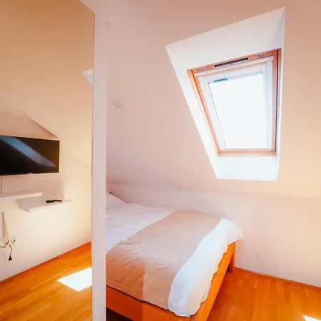 Magnus - Free Parking 3*