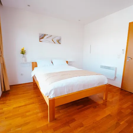 Magnus - Free Parking