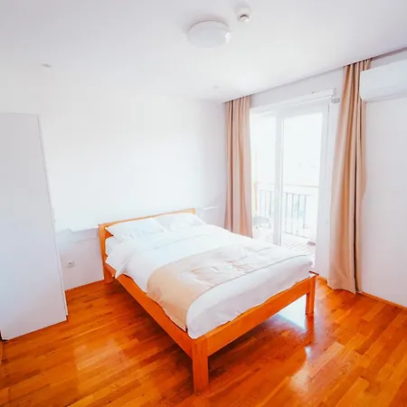 Magnus - Free Parking