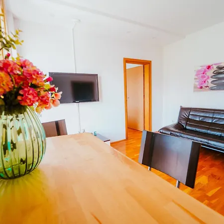 Magnus - Free Parking 3*