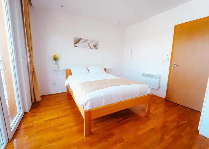 Magnus - Free Parking