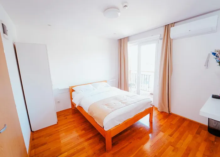 Magnus - Free Parking