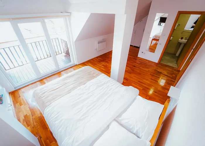 Aparthotel Magnus - Free Parking