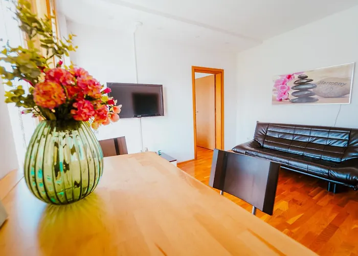 Magnus - Free Parking 3*